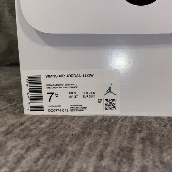 WMNS AIR JORDAN 1 LOW - Picture 5 of 5